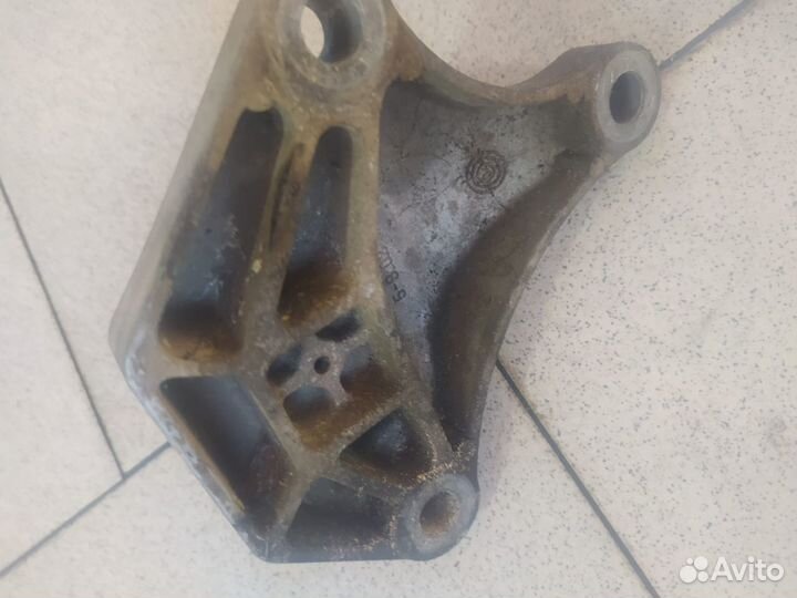 Кронштейн кпп Ford Fusion I