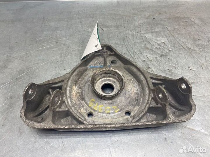 Кронштейн амортизатора Audi A4 B6 2000-2004