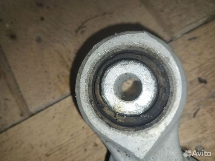 Рычаг задний левый Jeep Grand Cherokee WK2