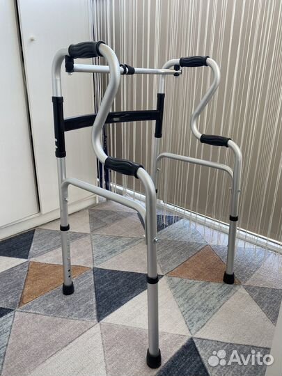 Ходунки для пожилых людей