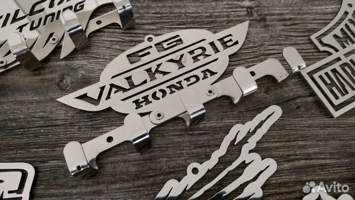 Ключница настенная металлическая