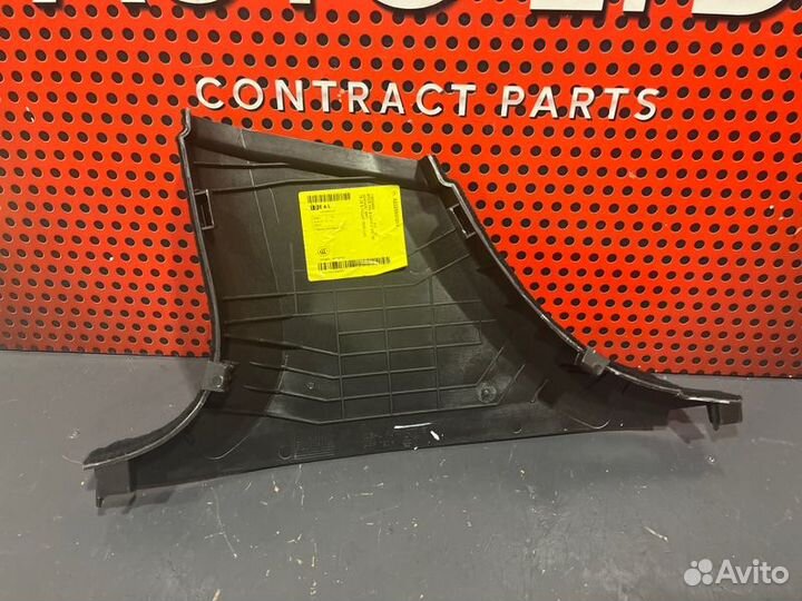 Обшивка стойки центральной правой Mercedes-Benz