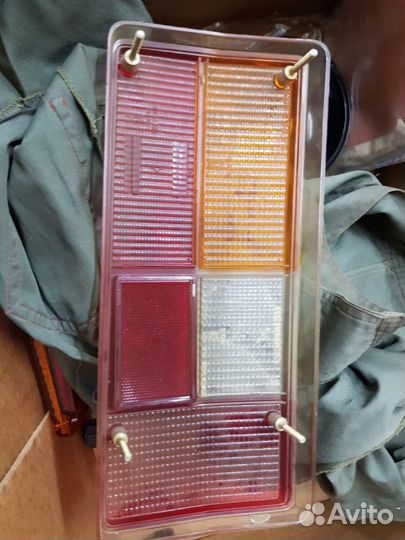 Стекло заднего левого фонаря 2105(раннее)