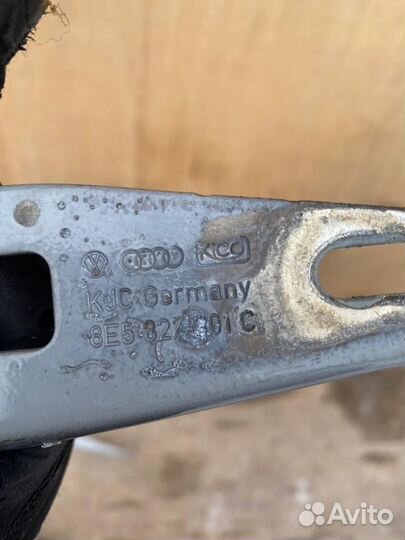 Петля крышки багажника левая/правая Audi A4 B6