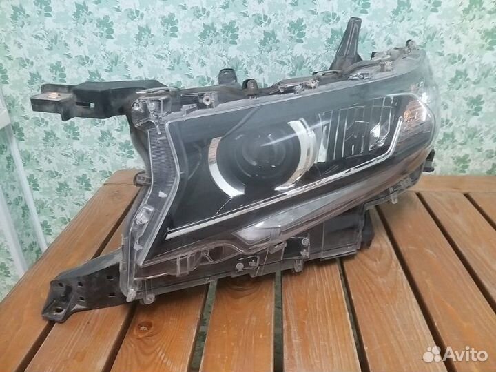 Фара светодиодная передняя левая Toyota Land