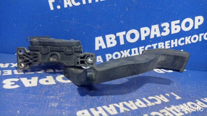 Педаль газа Volkswagen Passat B5 седан 2000