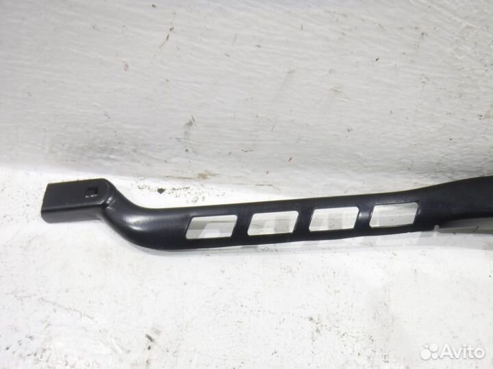 Поводок стеклоочистителя передний