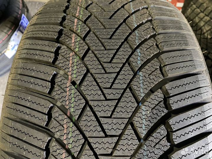 Roadmarch Winter XPro 888 245/35 R20