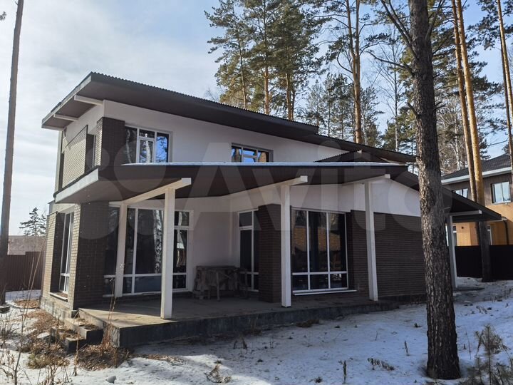 Коттедж 202,5 м² на участке 10 сот.