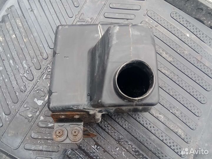 Резонатор воздушного фильтра на Киа спектра