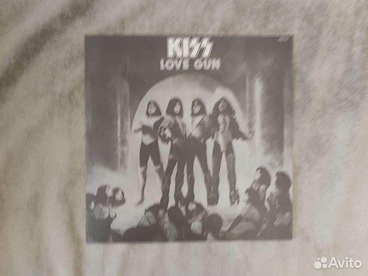 Kiss -Love Gun- 1976 год