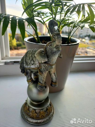 Статуэтка слон