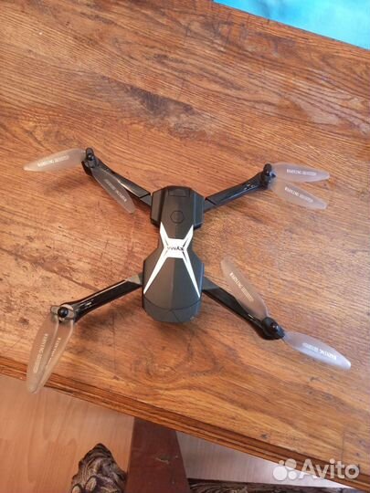 Радиоуправляемый квадрокоптер Syma Z6