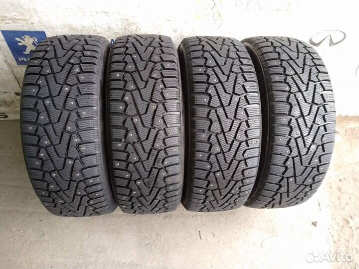 Pirelli Ice Zero 215/55 R17 98T