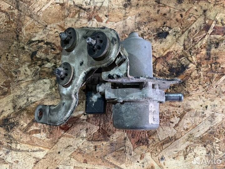 Насос вакуумный Volkswagen Golf 5 1.6 BSE