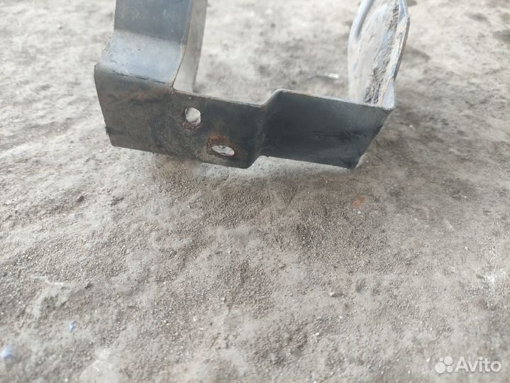 Кронштейн адсорбера Opel Vectra B