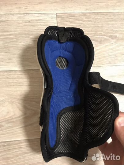 Хоккейные щитки Rebook 8