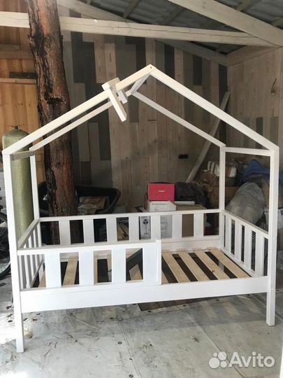 Детская кровать домик