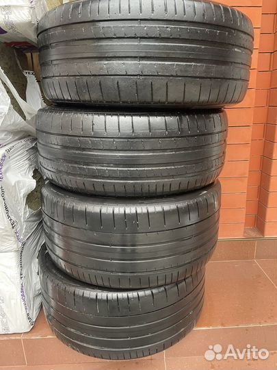 Pirelli P Zero 275/45 R21 и 315/40 R21 111Y