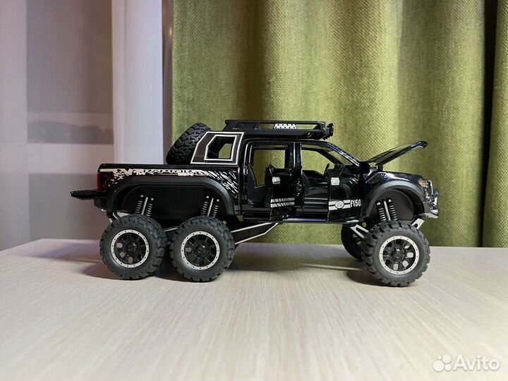 Игрушечный джип