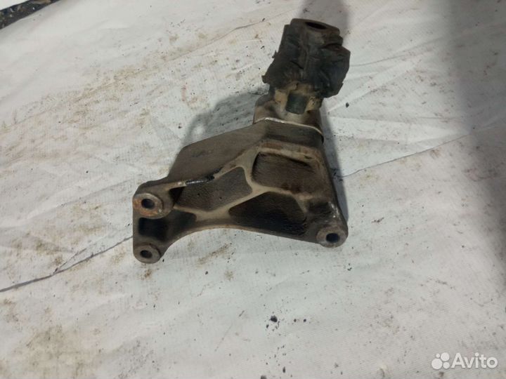 Кронштейн крепления МКПП Chevrolet Aveo 1.4л