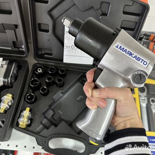 Пневмогайковерт 1/2 680Nm с набором головок