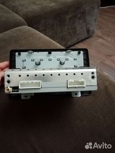 Штатная магнитола на Renault Arkana