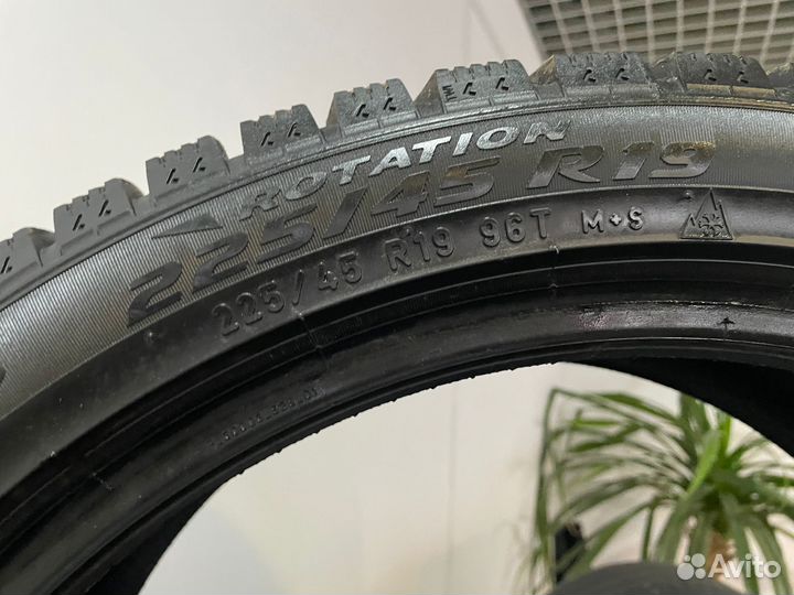 Pirelli Ice Zero 225/45 R19 96T