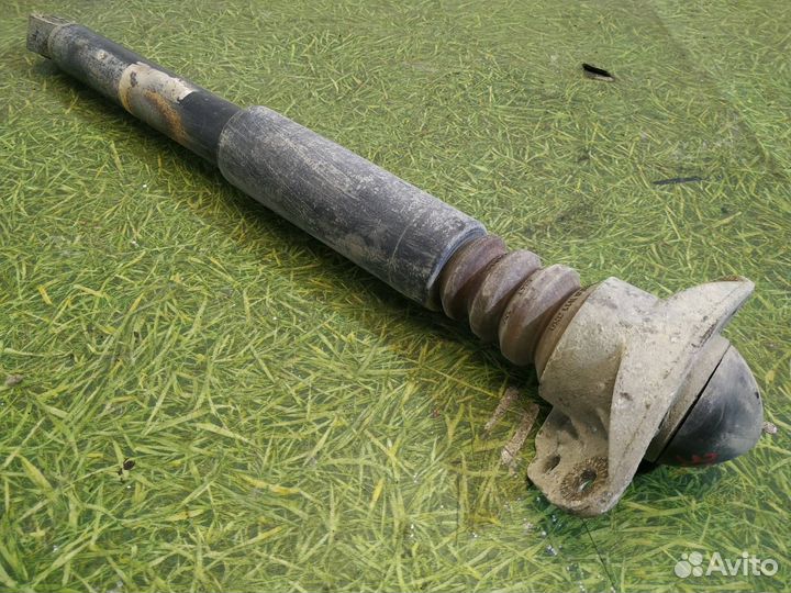 Амортизатор задний Volkswagen Passat B7 cdab 1.8