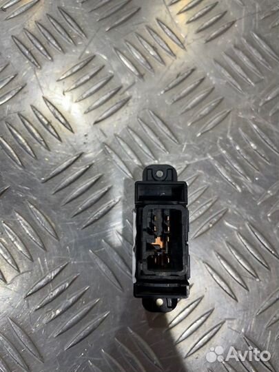 Кнопка стеклоподъемника передняя правая Hyundai