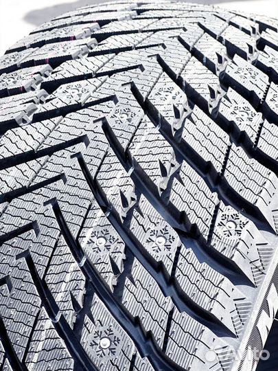 Zmax Winternova Stud II 275/40 R22 и 315/35 R22 121T