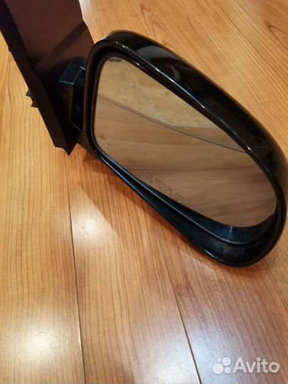 Боковое стекло