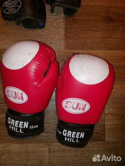 Боксерские перчатки 12 oz и шлема