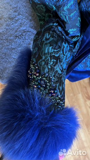 Пальто зимнее с капюшоном 46