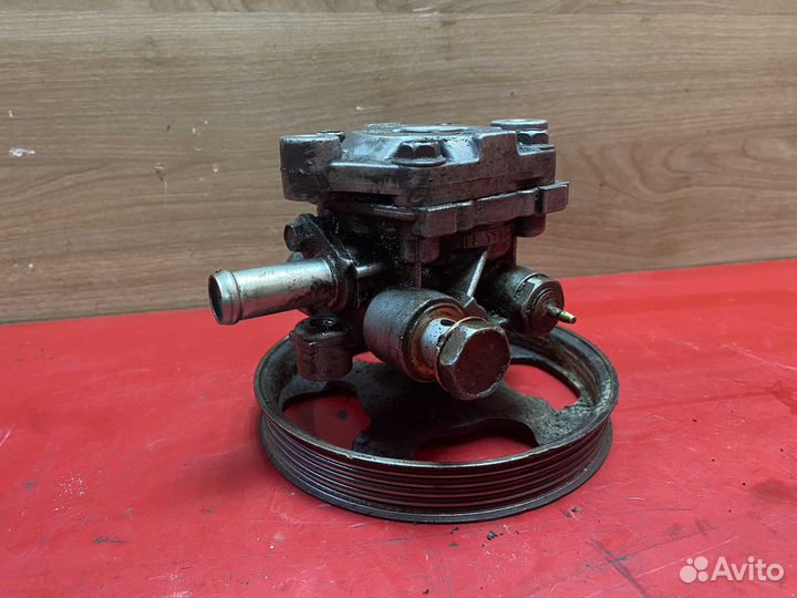 Насос гидроусилителя MN184075 Mitsubishi Lancer 9