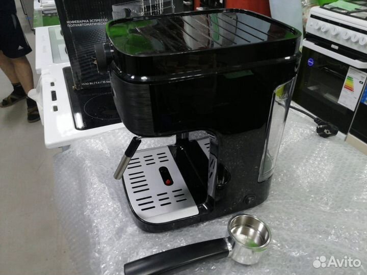 Кофеварка рожкового типа Scarlett SC-CM33015