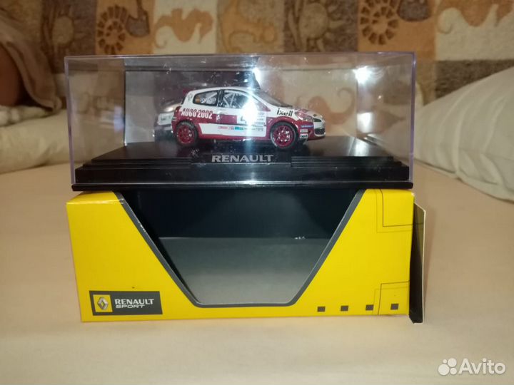 Модель автомобиля renault clio 1:43 ралли auco2002