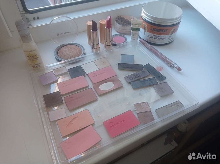 Румяна, тени, помады