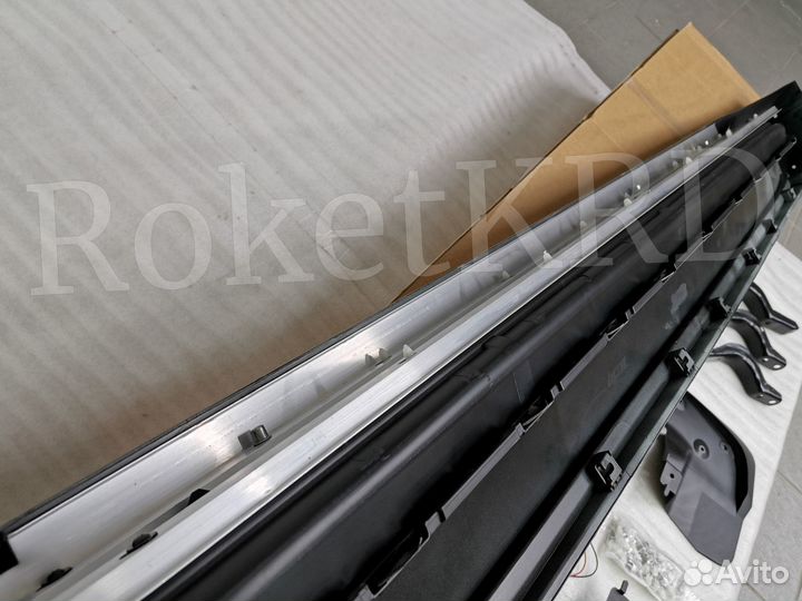 Пороги Toyota Land Cruiser 200 черные