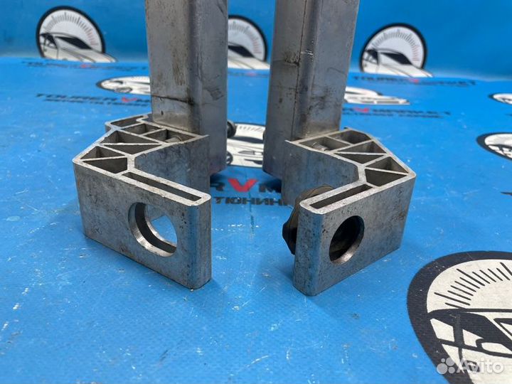 Крепление радиатора Mercedes-Benz C-Class WDD205