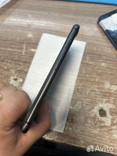 iPhone 8, 64 ГБ