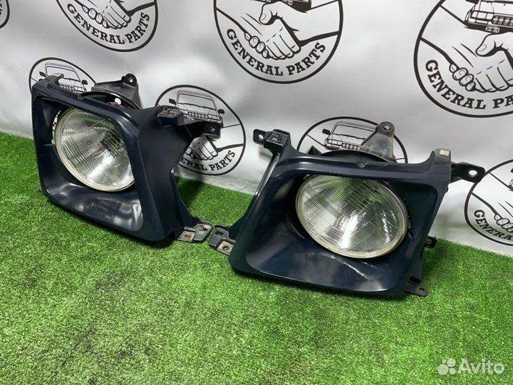 Фара галогеновая Toyota Land Cruiser Prado VZJ90