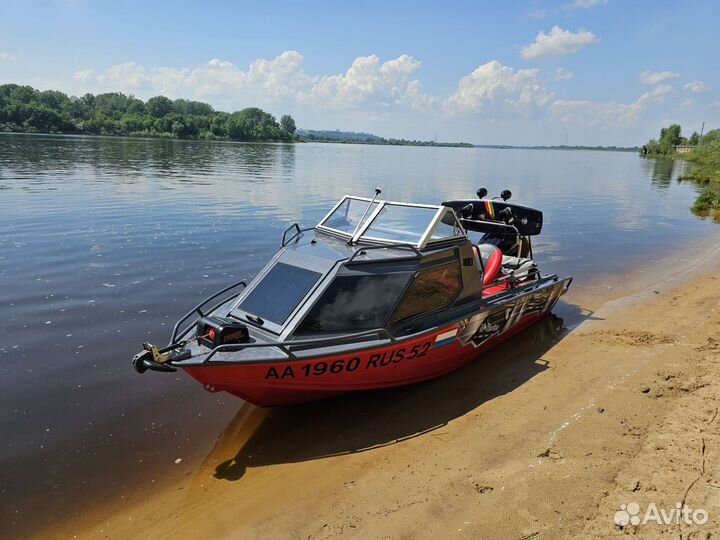 Прогулки на катере. Катание на вейкборде