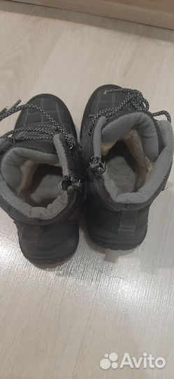 Продам зимние ботинки 33