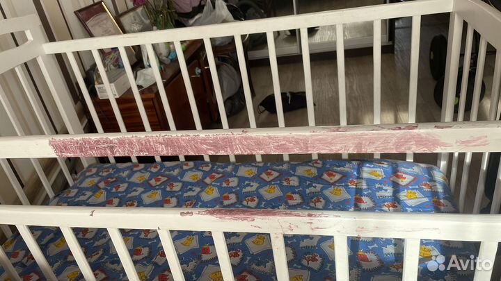 Детская кроватка с матрасом