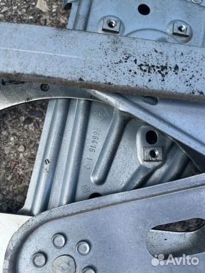 Renault megane 3 стеклоподъемник передний правый