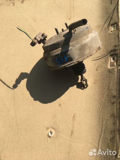 Вакуумник Митсубиси Галант 8 правый руль