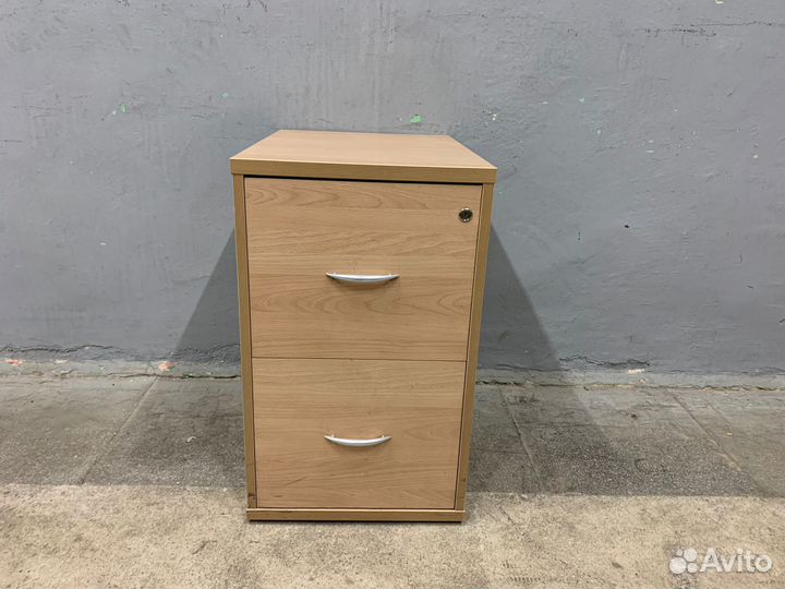 Тумба на колёсах, приставная, с замком