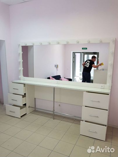 Рабочие столы для парикмахерски и салонов красоты