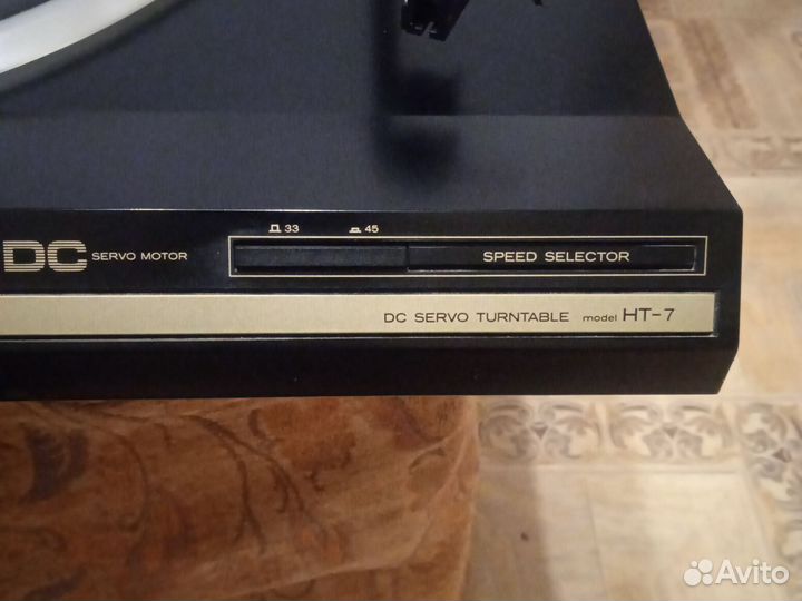 Проигрыватель винила hitachi HT-7